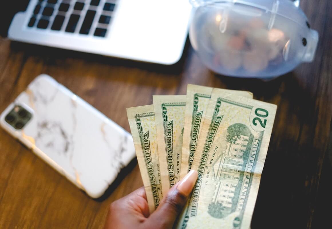 Image of a transparent piggy bank and US dollars